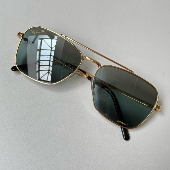 Ray-Ban New Caravan Chromance (Polarized) Blue lenses w/ Gold Frame - Picture 2 of 8